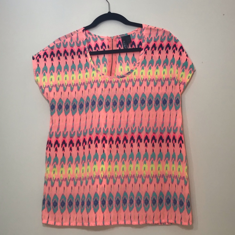 Patterned Short-Sleeve Blouse In S